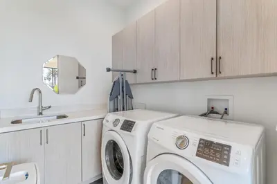 a laundry room with a washing machine and a sink at Laurel K Villa in Los Angeles