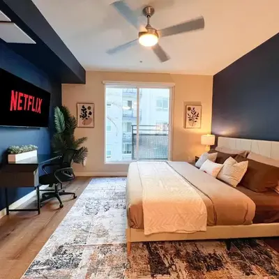 Mid Century With Pool GYM and Parking 10min to Cedars