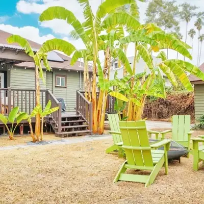Inviting 3BR Home with Porch & Greenery