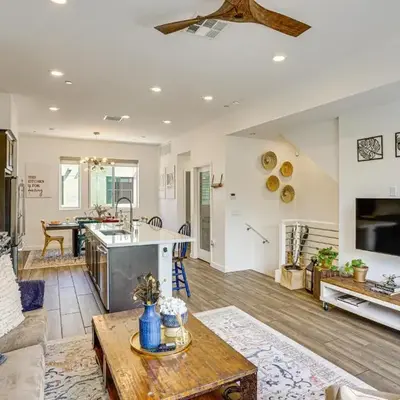 2 Mi to Cabrillo Beach Luxe LA Gem with Balcony