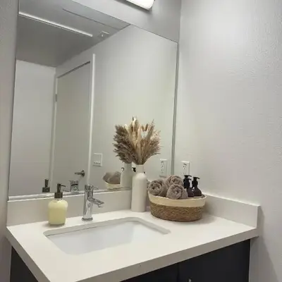 The Hollywood Blvd Loft FREE AND DESIGNATED PARKING