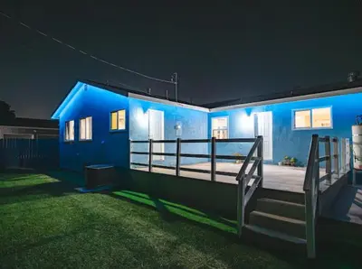 a blue house with a porch at night at \u8fd1 ONT \u673a\u573aChaffey Claremont \u5b66\u9662Ontario Outlets3B2B in Rancho Cucamonga