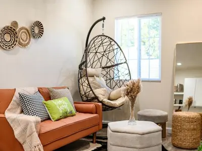 a living room with a couch and a hanging chair at \u8fd1ONT\u673a\u573aChaffeyClaremont \u5b66\u9662Outlets1B1B in Rancho Cucamonga