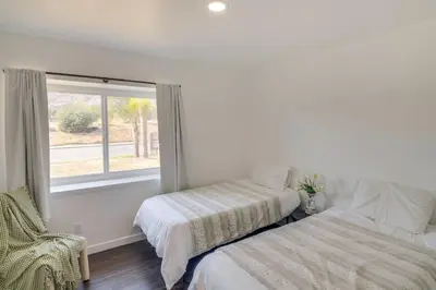 a white bedroom with two beds and a window at HOV Lux Whitehouse Lakeview Terrace