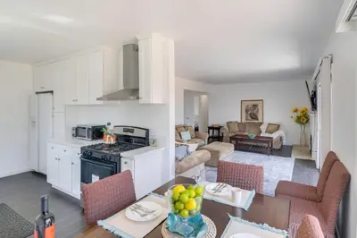 a kitchen and living room with a table and chairs at HOV Lux Whitehouse Lakeview Terrace