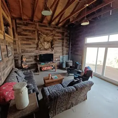 Mountain Top Barn retreat with View