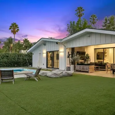 Coulson Street Retreat with pool BBQ and more