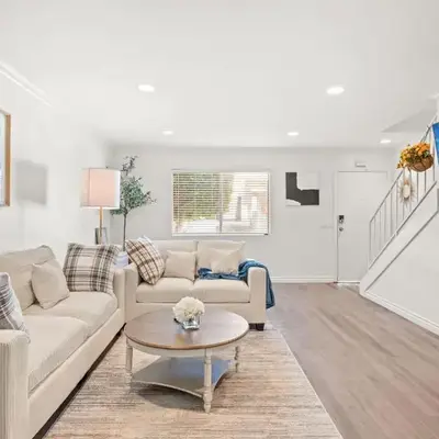 734 Glendora