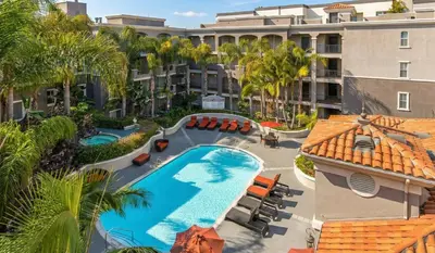 an overhead view of the pool at a resort with palm trees at Marina Sunny Haven - Quick Trip to Venice Beach in Los Angeles