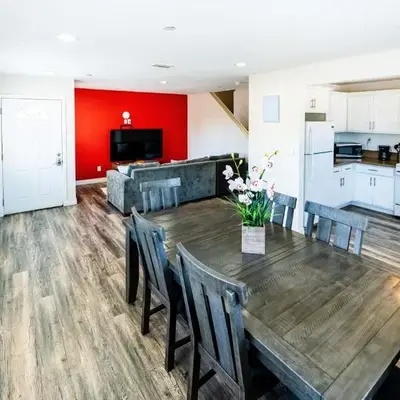 Spacious 5BR 3BA Home with Free Parking and WiFi 10 Minutes to Downtown LA Perfect for Large Groups