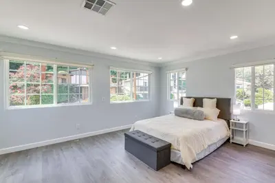 a white bedroom with a bed and windows at Enchanting 4-bedroom house with panoramic view in Pasadena in Los Angeles