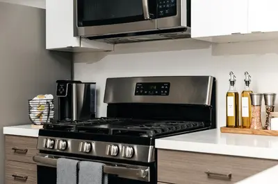 a kitchen with a stove and a microwave at Pearl 2B apartment in Marina with parking, Pool and Gym in Los Angeles