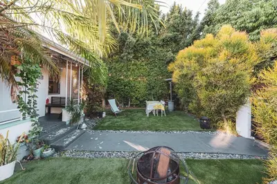 a backyard with a garden with a table and chairs at Modern & Airy Silver Lake 2bedroom 2 bath Front House in Los Angeles