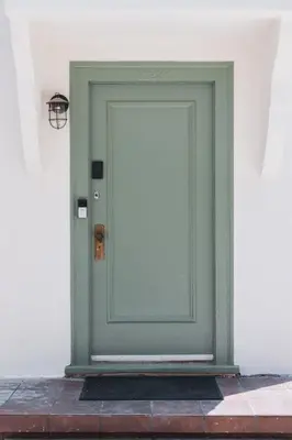 a green door on the side of a building at Renovated 1 Bedroom 1 bathroom Cottage Near Larchmont Village in Los Angeles