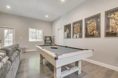 Gallery image of Hot Tub and Mountain Views Luxe Lake Arrowhead Home in Lake Arrowhead