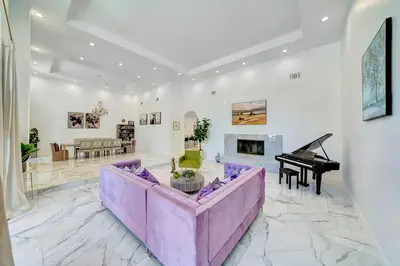 Gallery image of Elegant 4BR Home with Waterfall Pool, Spa and Fire Pit in Tarzana