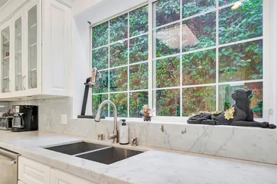 Gallery image of Elegant 4BR Home with Waterfall Pool, Spa and Fire Pit in Tarzana