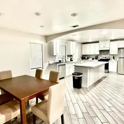 LRG 1600sqft 4room 2 bath in a quiet neighborhood