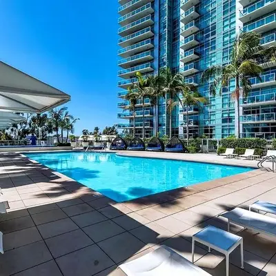 Platinum Suites - Gym & Pool & Hot Tub & BBQ