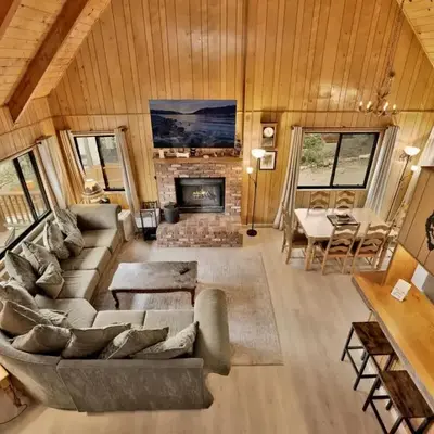 Lakeview Pines Log Cabin - Custom Built Village Log Cabin Retreat w/ Hot Tub