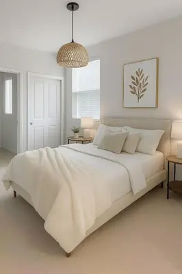 a large white bedroom with a large bed with white sheets at \u4e09\u697c\u4e24\u623f\u4e24\u536b\u8fd1\u5e02\u4e2d\u5fc3\u4ea4\u901a\u4fbf\u5229\u6b65\u884c\u53ef\u8fbe\u5546\u5708\u9002\u5408\u5bb6\u5ead in Eastvale