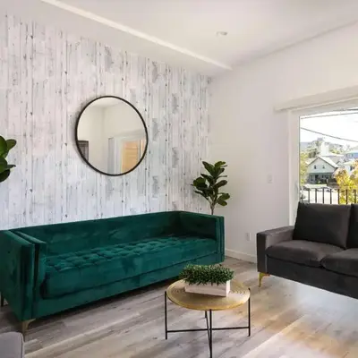 Experience Luxury 4BR Townhouse Sleeps 8 with Parking