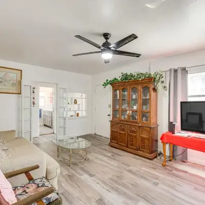 High Walkability! Extended Stay in Riverside