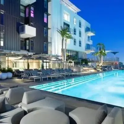 Contemporary 2BR Prime Hollywood Location