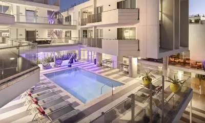 an overhead view of a building with a swimming pool at Santa Monica 3BD Serenity Suite with FREE PARKING in Los Angeles