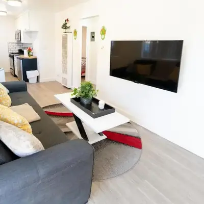 Cozy 2 Bedroom In Hollwood area Close to Downtown La
