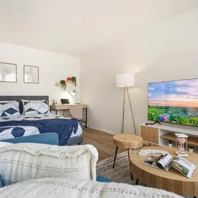 5-star West Hollywood Living | Modern & Central