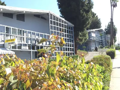 a building with a bush in front of it at Holiday Lodge in Los Angeles