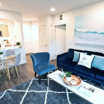 2 KING BED LUXURY WALK to BEACH