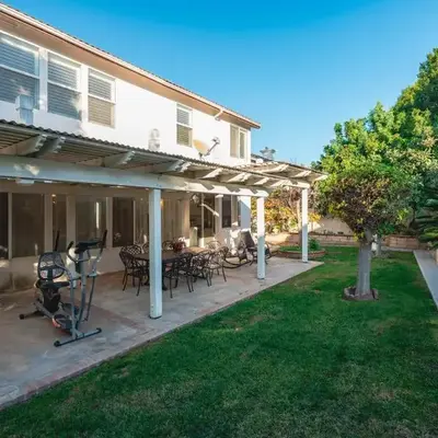 Luxury Hilltop Home Spacious Private Backyard