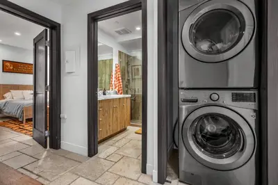 a laundry room with a washer and dryer in a house at Ridpath Retreat Guest House in Los Angeles