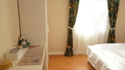 a bedroom with a bed and a teddy bear and a window at \u963f\u5c14\u7f55\u5e03\u62c9\u6c11\u5bbf in Alhambra