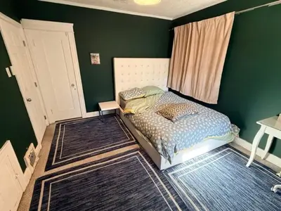 a bedroom with a bed in a green wall at Larchmont 1875 sq ft house 3 bed 2 bathroom in Los Angeles