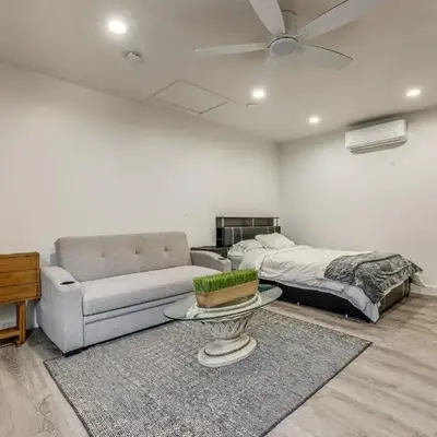 5 Mi to Santa Monica Pier and Beach Chic Studio