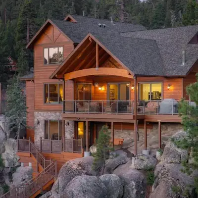Boulder Cove։ Lakefront Estate