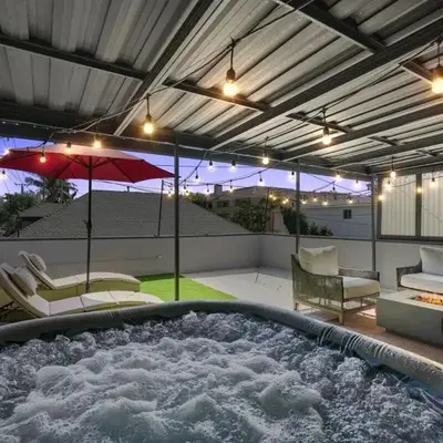 Rooftop Hot tub & Firepit Lounge - BBQ - EV Charger
