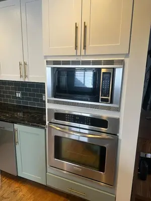 a kitchen with a stainless steel oven and microwave at 5 STAR BEAUTIFUL LONG BEACH HOuSE in Long Beach