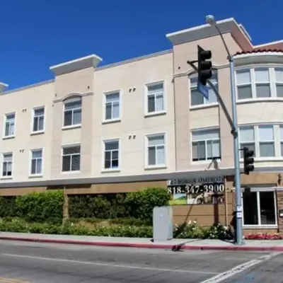 Woodland Oasis 2BR With FREE PARKING