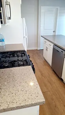 a kitchen with a stove and a counter top at Normandie Vibes Hostel in Los Angeles