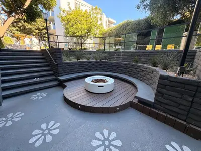 a dog bowl sitting on top of a wooden bench at Hollywood Studio with Pool, Parking, Gym & Sign View in Los Angeles