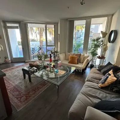 Walk to Beach & Promenade Cozy Santa Monica Condo