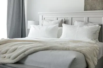 a white bed with white sheets and pillows at City Sanctuary - Urban Hideaway in Los Angeles