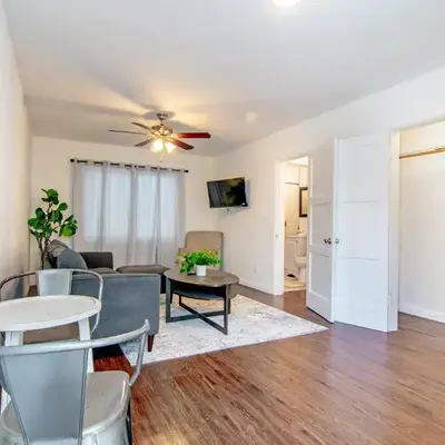 Relaxing 1 Bedroom Suite Near Beverly Hills