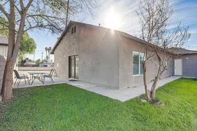 a building with a table and chairs in a yard at Fully Updated! Prime Riverside Spot Near Dtwn in Riverside