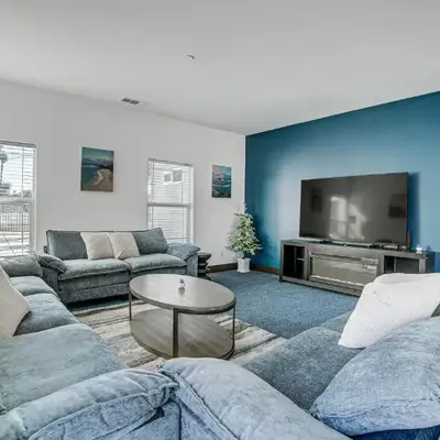 Fully Updated! Prime Riverside Spot Near Dtwn