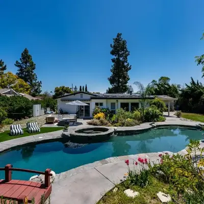 Newly remodeled home w pool & private back yard